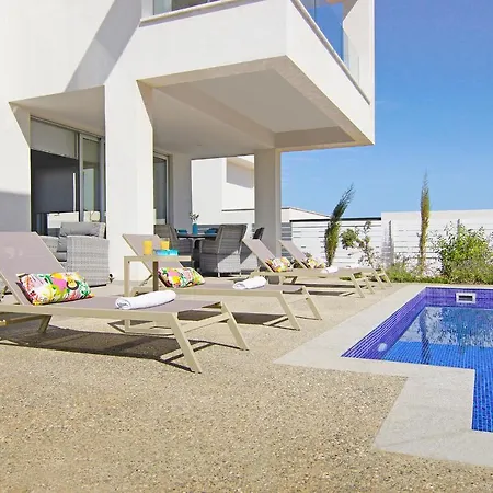 Amelia Villa Paralimni