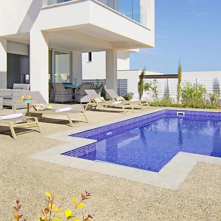 Amelia * Παραλίμνι